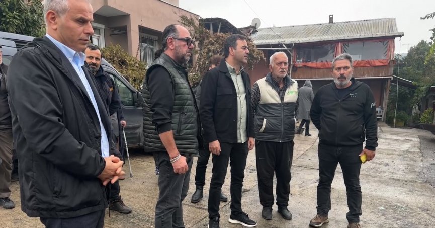 Özlü, yangın mağduru aileyi yalnız bırakmadı
