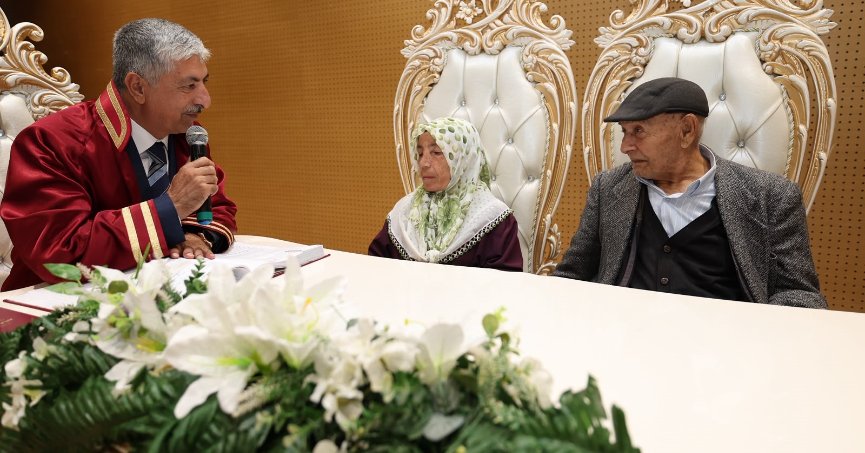 Mutluluklarını nikah masasına taşıdılar